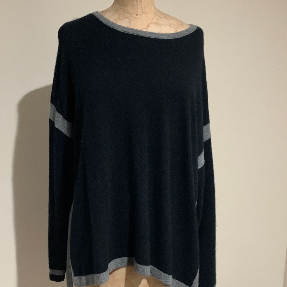 Kokun cashmere Elegant Navy and Gray Women's Sweater. Small hole